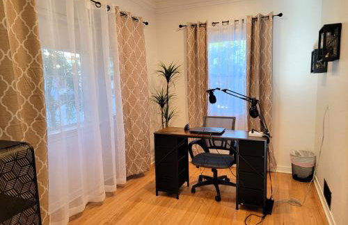 Private and large 2 bedroom house with Pool table, backyard and office near attractions - Foto 21