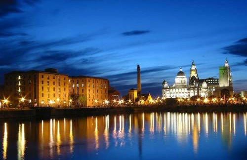 Comfy Home King Size Bed close to Asda & Sefton Park, Very Fast WIFI! - Foto 55