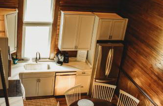 Bell Tower Suite Private Riverfront Stay Near Charleston WV - Foto 21