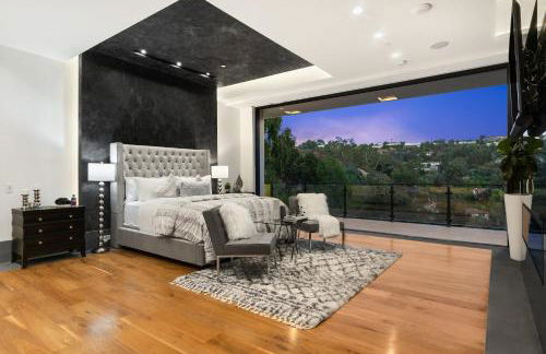 Ultra Luxury 5BR Beverly Hills Estate with Private Pool Spa and Canyon Views - Foto 2