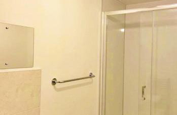 3 bed house with parking near airport - Foto 12