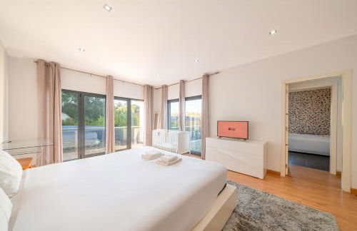 GuestReady - Charming family retreat with pool - Photo 6