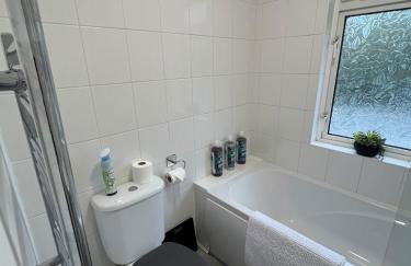 2 Bed Contractor Accommodation - 15min Drive to Heathrow & Windsor - Foto 21