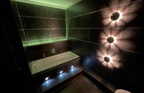 TruRetreats Design Loft für 8 Personen I Riesige Küche I eCharger I 65z SmartTV I 150qm - Foto 32