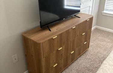 Comfortable 2BR Getaway Close to The Woodlands - Foto 10