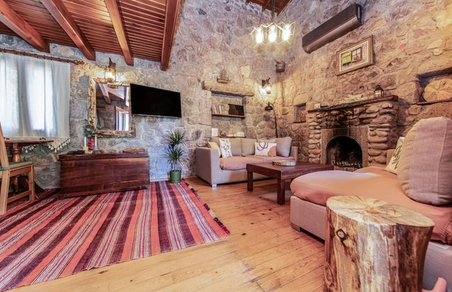 Chic Villa w Fireplace 3 min to Beach in Bodrum - Photo 2