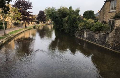 Historic Cotswold Chic Style for UK staycation - Photo 5