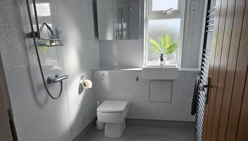 2 Bed Cottage-Sleeps 4-Harbour & Sea View - Foto 4, Shower