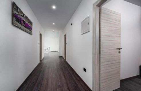 Five-Bedroom Holiday Home In Zminj - Photo 22