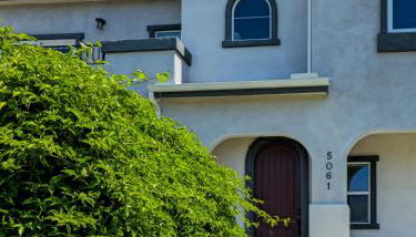 Modern comfort, prime location, 360 views, 4 BR entire house - Foto 2, Garden