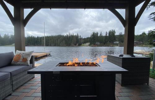 Lakefront Escape with Fire Pit and Views - Foto 5
