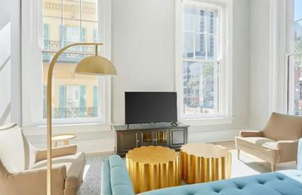 Sleeps 16 4 Units Steps to the French Quarter The Harlequin by AvantStay - Foto 26