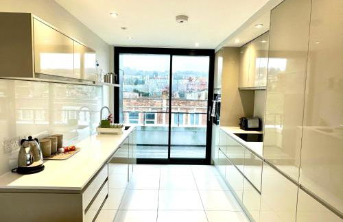 1 Min Walk to the Best Beach! Stunning New 2 Bedroom Apartment - Great Location - FREE Parking - Fast WiFi - Smart TV - sleeps up to 4! Close to Purbeck, Corfe Castle, Sandbanks, Poole & Bournemouth - Foto 5