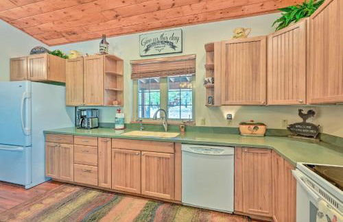 Bring a Pet Happy Jack Cabin with Fire Pit! - Foto 9