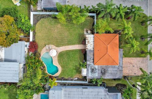 3 min. walk to Wilton Drive, pool and huge yard - Photo 45