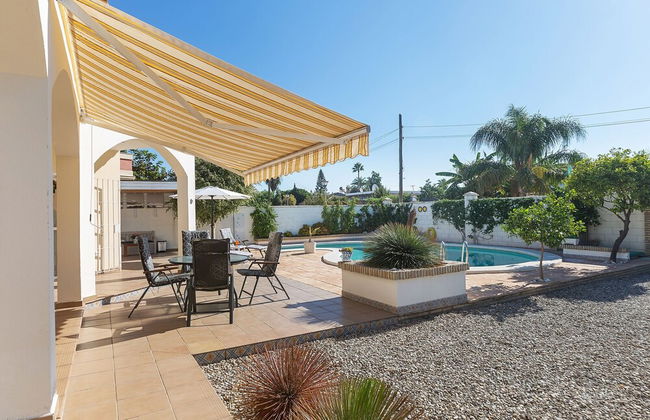 Detached Villa With a Large Private Swimming Pool - Foto 13