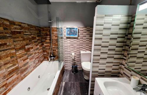 Luxury Central Apartment - Photo 36