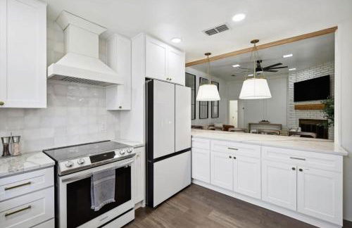 Allen Abode - 4 Bedrm Pool Fire Pit Charm - Photo 14