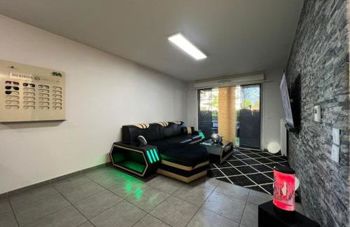 T2 cosy et rénové avec terrasse - proche de Lyon - Foto 7