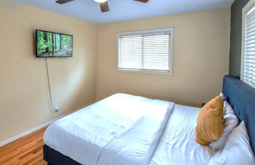 Enchanting Upper Unit with City Charm - Foto 31