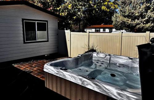 North End - Hyde Park - Hot Tub- Downtown - 3 BR - Foto 79