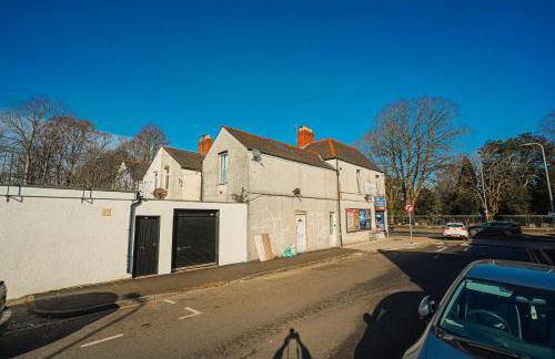 Private and Spacious 2 Bedroom House - Free Parking! - Foto 25