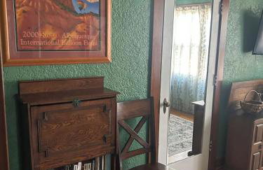 Private Gated Garden Suite in Historic Home, walk to UNM Football and Basketball, UNM and Pres Hospitals - Foto 8