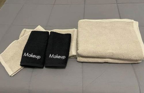 IAH Place: 4 bed, patio-sleeps 8+ - Foto 21