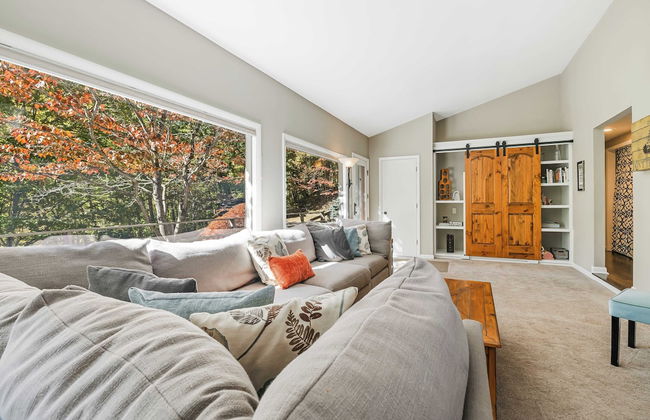 Cabin in the Sky by Avantstay Deck w/ Views - Foto 9