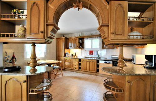 Holiday villa in 10 min from Fuengirola beach with sea views pool BBQ parking WiFi aircon big garden - Photo 5