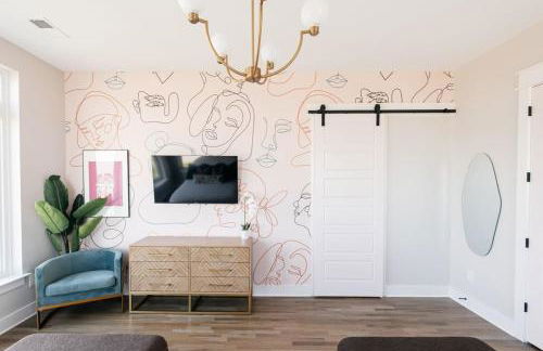 Designer Single Family House-Rooftop- Hot Tub - Foto 53