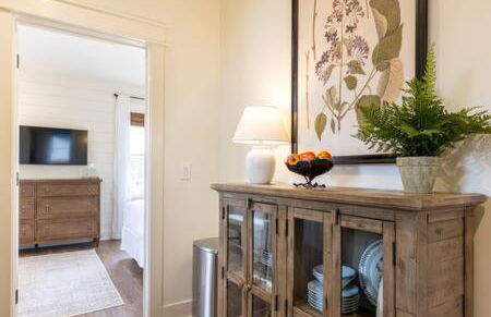 Downtown Luxury Farmhouse Apartment #4 - Photo 10