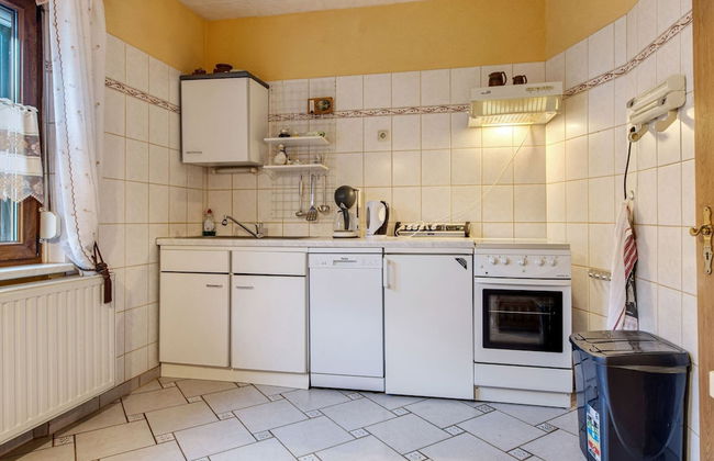 Holiday Home in Thuringia With Private Terrace, use of a Garden and Pool - Photo 10