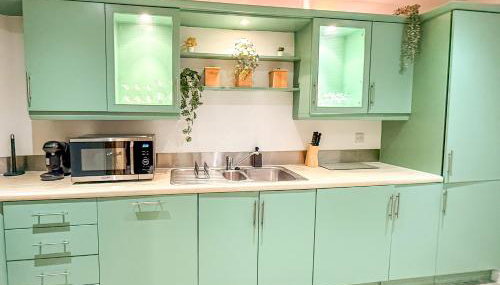 Tutu Suite I Stylish Central 2BR I Sleeps 4 I Near Cardiff City Centre I Principality Stadium I Cardiff Castle I Wales Millennium Centre I WiFi I Parking and Easy Access to Barry Island - Foto 5