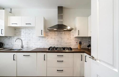 London 4-Bed in Coulsdon, 20 mins Gatwick, Parking - Foto 21