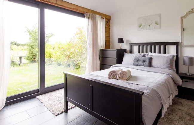 Rural Lodge Retreat With Hot Tub - Photo 2