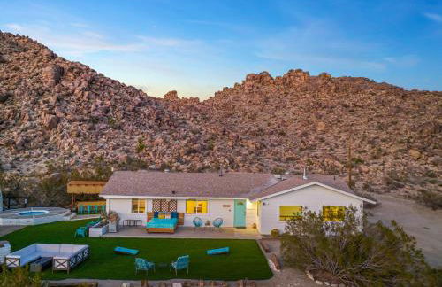 Neon Moon An Elevated Experience w Pool and Spa - Foto 32