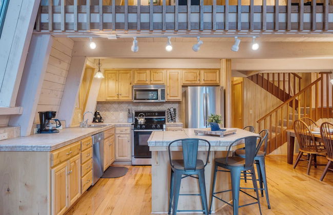 Lundy Bearden Serene Tahoe Retreat With Deck, Fireplace, and Forest Views - Foto 3