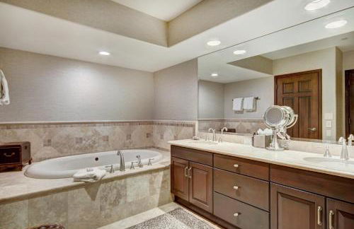 Luxury Ski-In 3 Br Penthouse Inside Pines Lodge, Sleeps 10! Condo - Foto 13