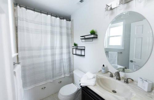 Relaxing 5-Bedroom Villa with Outdoor Oasis - Foto 32