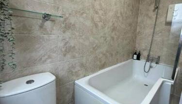 Spacious 4Bedroom House in Warrington - Sleeps 8 - Foto 3