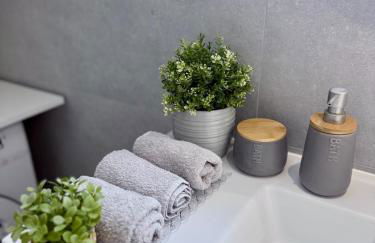 Modern Cocoon Under Roof Parking Close to Tram - Foto 21