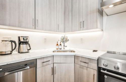 Sleeps 12 Downtown Entire home with rooftop - Foto 50