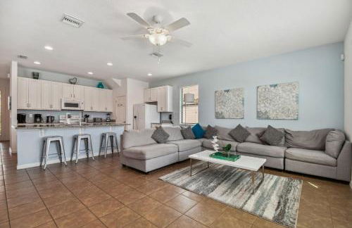 Large family friendly Vacation Home, Private Pool, Golf course location, Nr Orlando Disney Parks Florida - Photo 4