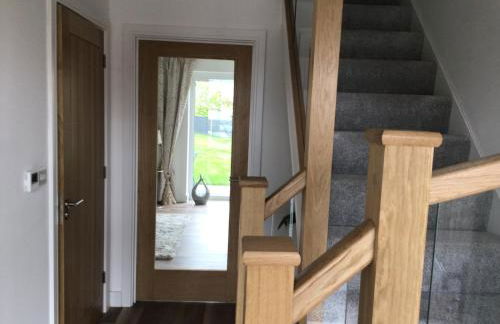 Luxurious 3 bedroom house now with FULL FIBRE INTERNET Shangri la in village of Alfrick with driveway parking for 3 cars in an area of outstanding natural beauty, superb walking,close to Worcester, Malvern showground, theatre, Malvern hills, dogs welcome - Photo 11