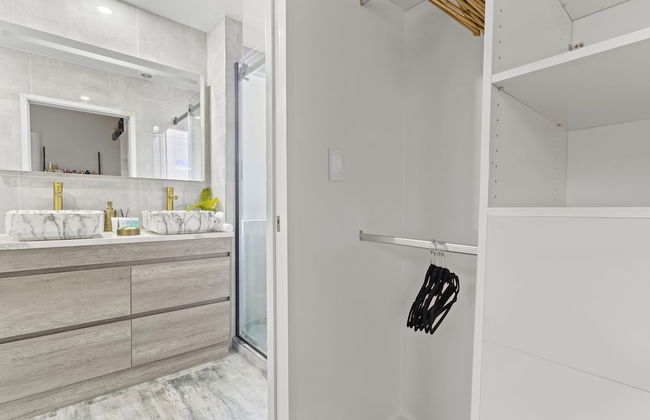 High-end Modern Villa Spa Pool & Views - Photo 33