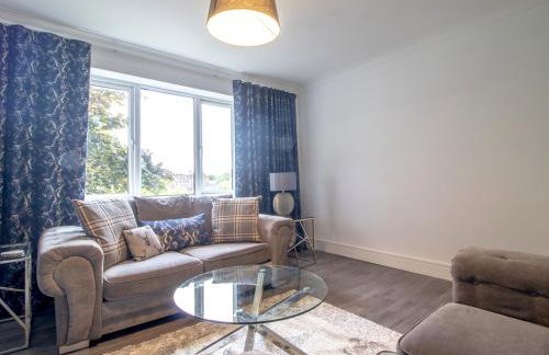 Renfrew Town Centre Easy Link to Glasgow City - Pass the Keys - Foto 4