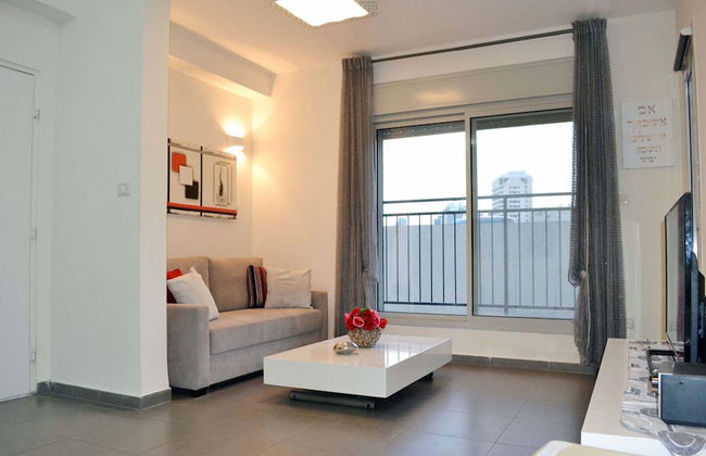 Classic 1BR in City Center near Beach by FeelHome - Photo 18