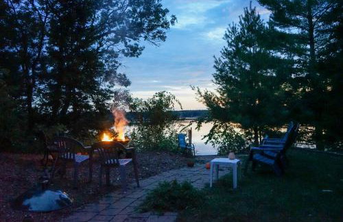 Lakefront Home 4 Bedroom 4 Bath Sleeps 12 - Foto 52