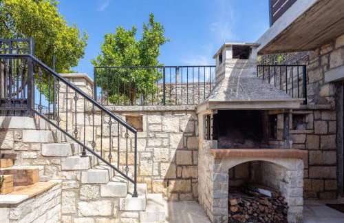 Captain's Hyatt - Photo 11